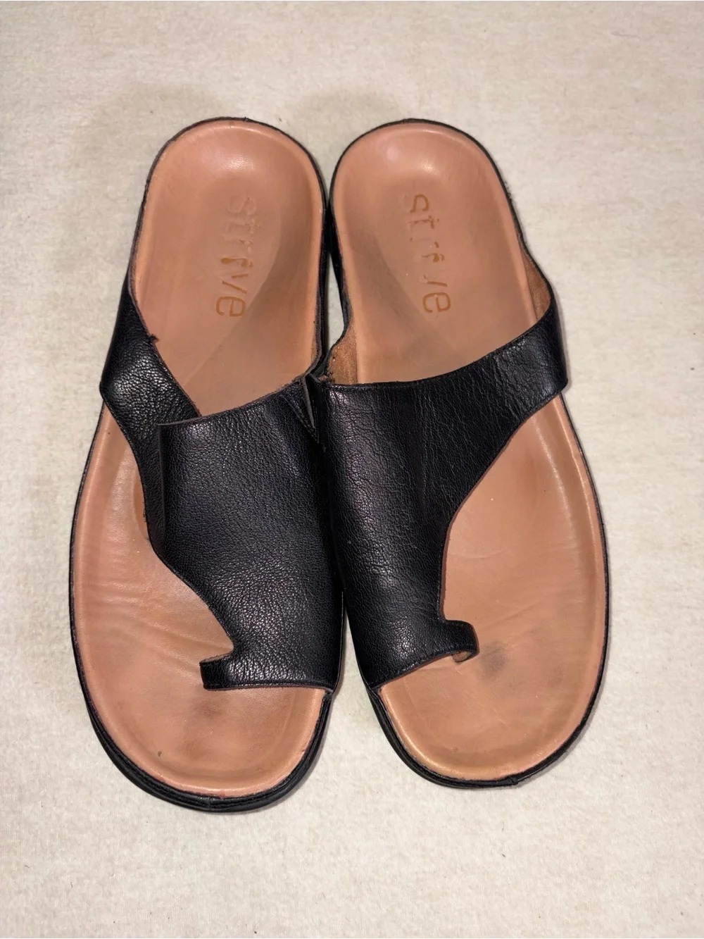 Strive Capri II Women’s‎ Black Leather Slide Sandals comfort Size 9.5/10